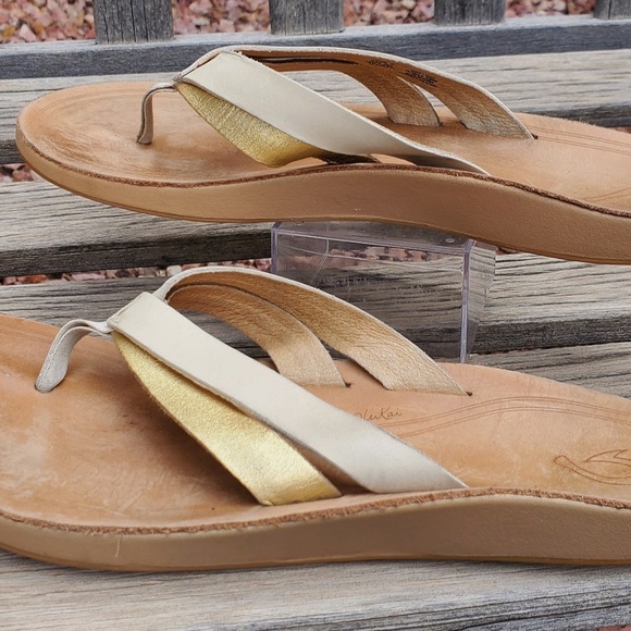 Olukai KAEKAE Slip On Leather Sandals Womens Size 11 Thong Flip Flops Tapa Gold - Picture 6 of 11